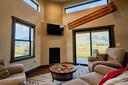 Doris Cabin-Stunning Mountain Views, Close to GNP! - Image 4
