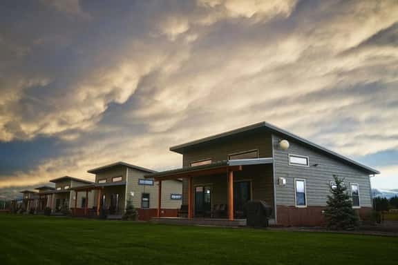 Columbia Mountain View Cabins - Image 1