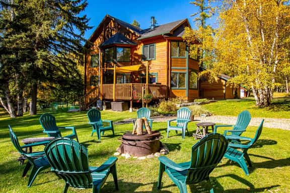 Gorgeous Home with hot tub on 6.5 acres minutes from Whitefish! - Image 1