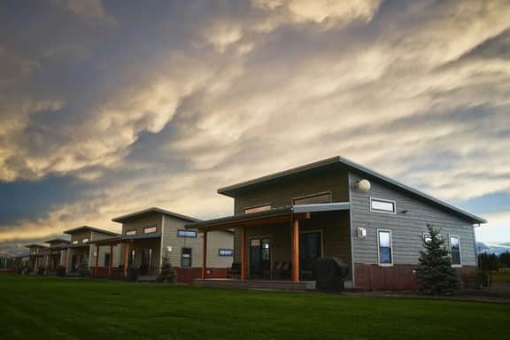 Columbia - Stunning Mountain Views, Close to GNP! - Image 2
