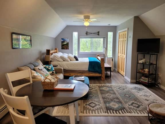 Mountain View Studio Apartment, Close to GNP - Image 2